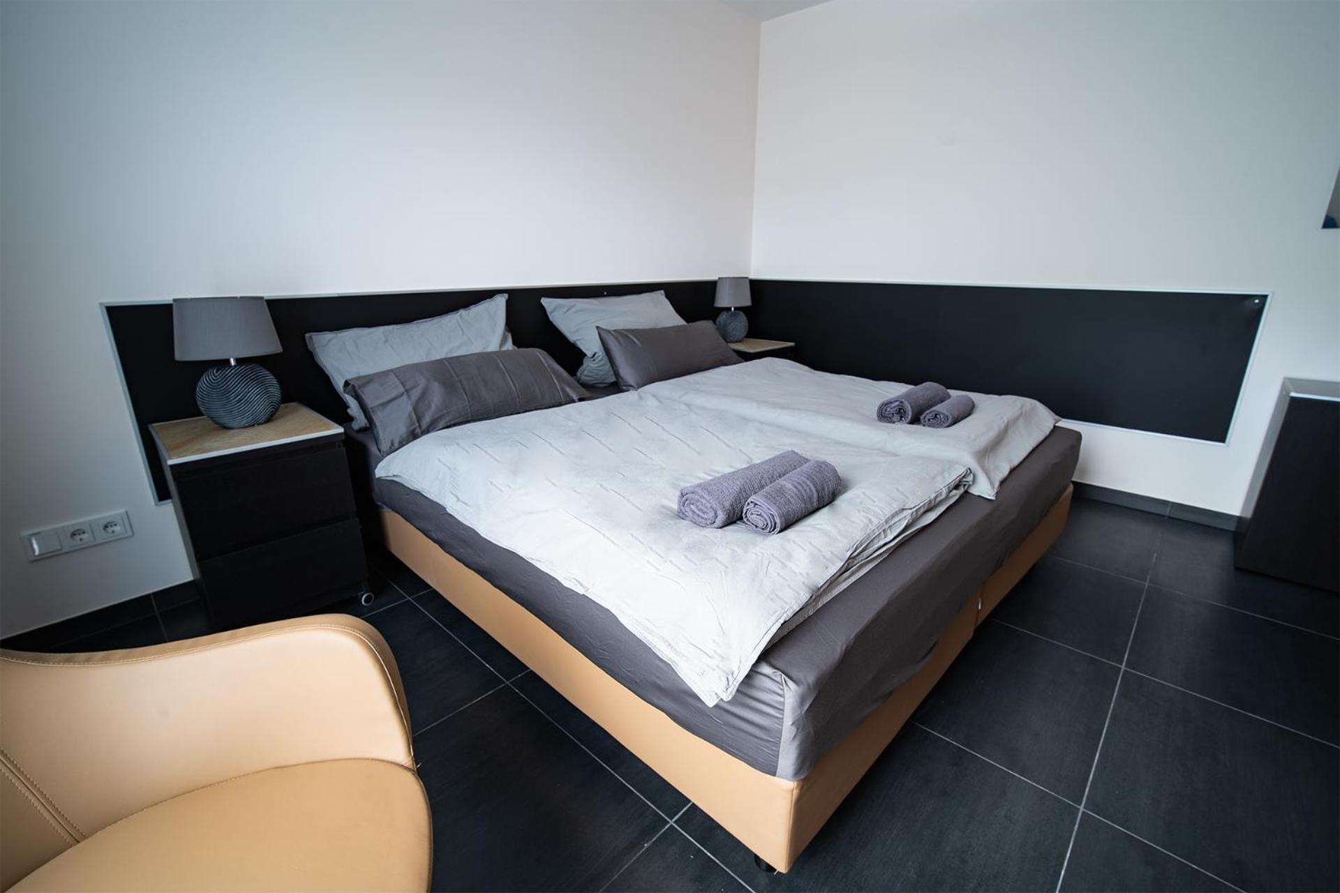 Blauer Stein Apartments Wh4 พุลไฮม์ ภายนอก รูปภาพ